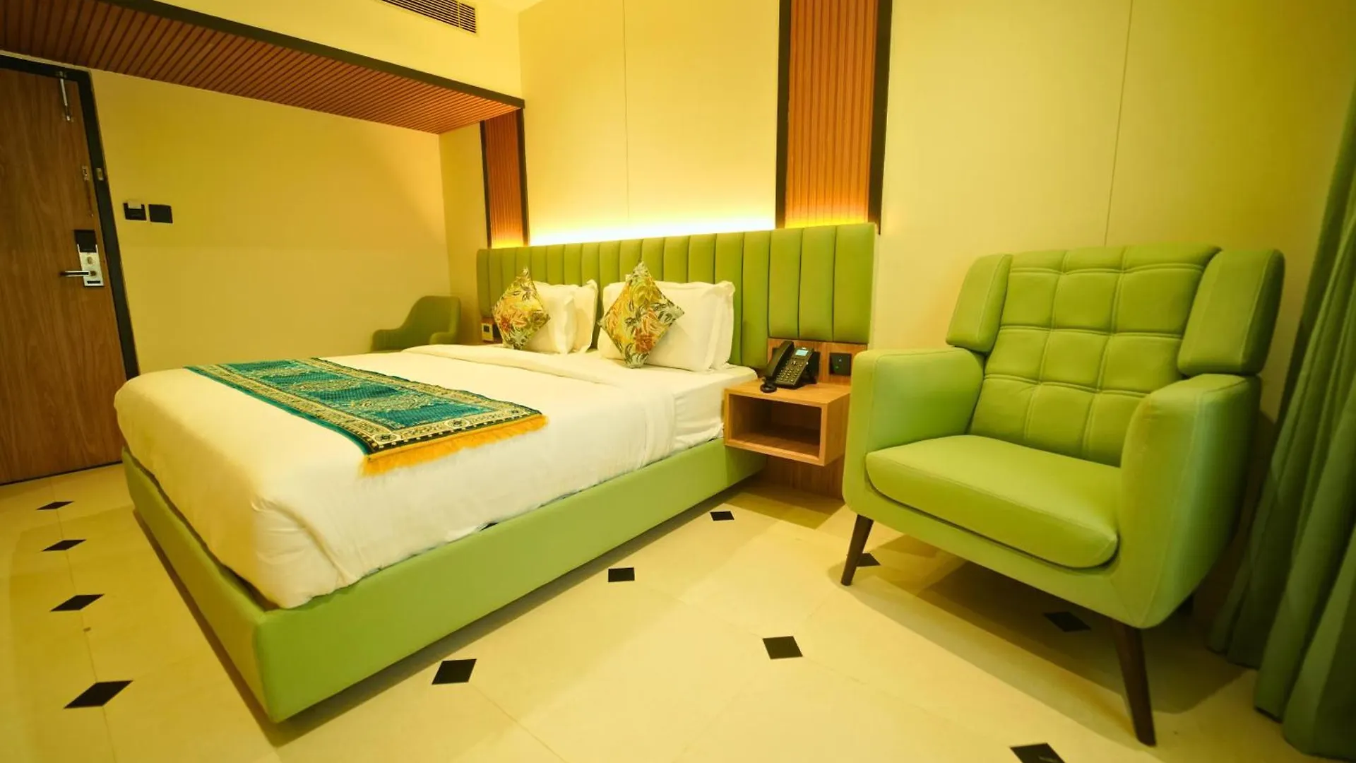 *** Hotel Yuvraj Land Mark Mysore India